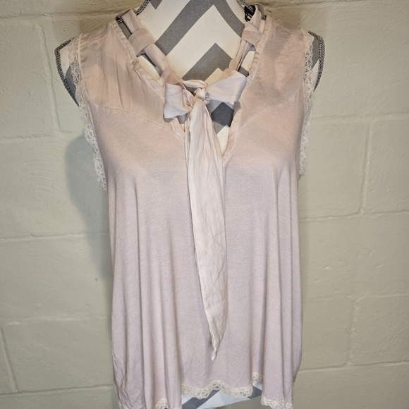 POL Relaxed Fit Top W/ Lace Trim on Arm & Hem Self-Tie Neckline Small Blush Pink - Picture 4 of 11